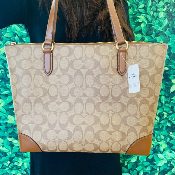 COACH (F29208) SIGNATURE COATED CANVAS ZIP TOP - Picture 3 of 8